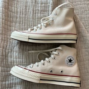 Size 6 ivory canvas high top converse chuck taylor